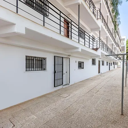 Puerto Marina Vacation 1 Minute From The